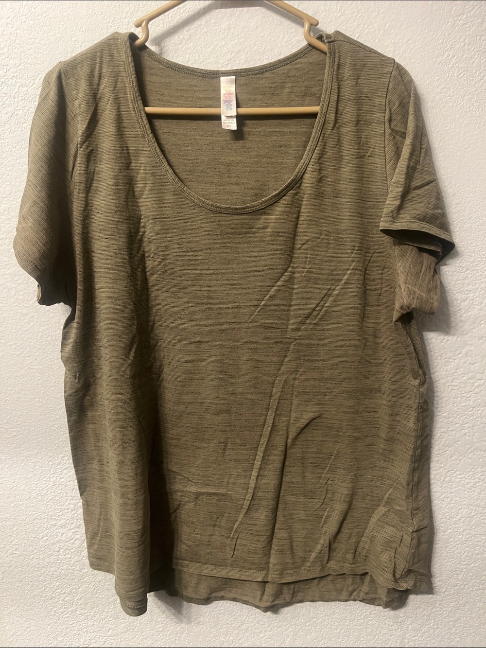 LuLaRoe | Olive Green | Short Sleeve Scoop Neck Top
